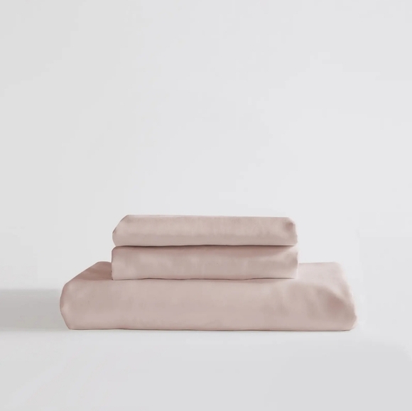 NWOT! Quince Organic Bamboo Soft Blush Sheet W/ 2 Pillowcases! Queen! (679) - Picture 1 of 9